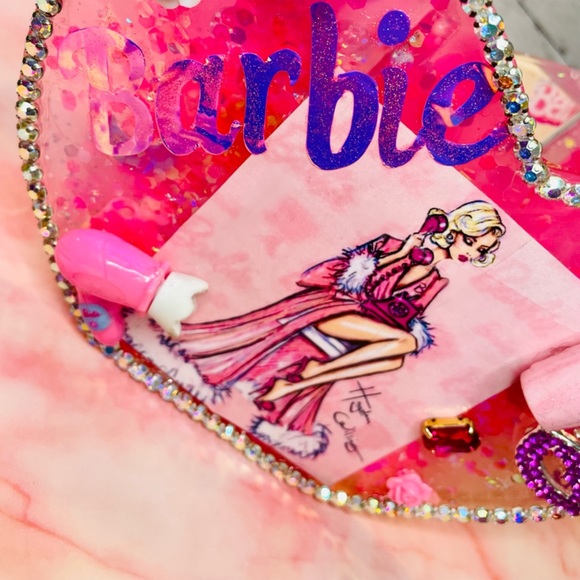 Barbie brush holder - Picture 9 of 11